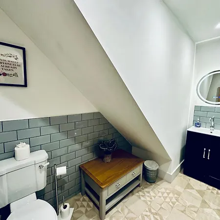 Luxury Pet-friendly 2 Bed Retreat In With Copper Roll-top Bath & Sun Terrace Апартаменты Боунес-он-Уиндермер