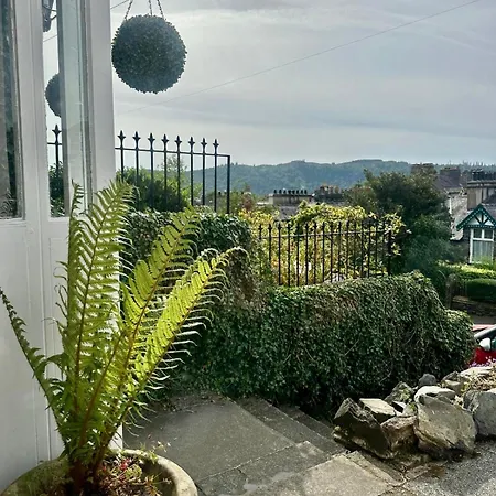 Luxury Pet-friendly 2 Bed Retreat In With Copper Roll-top Bath & Sun Terrace Bowness-on-Windermere