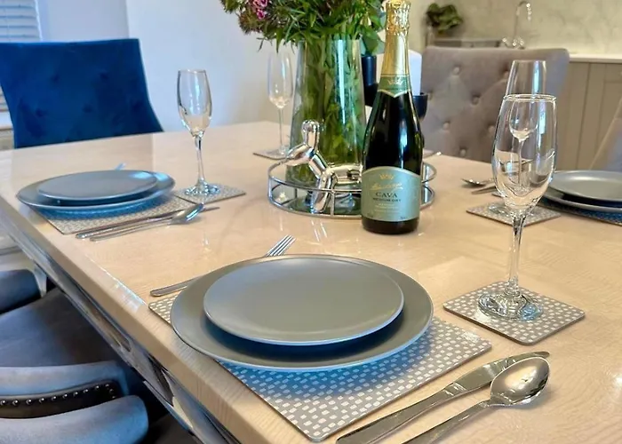 Luxury Pet-friendly 2 Bed Retreat In With Copper Roll-top Bath & Sun Terrace * Bowness-on-Windermere