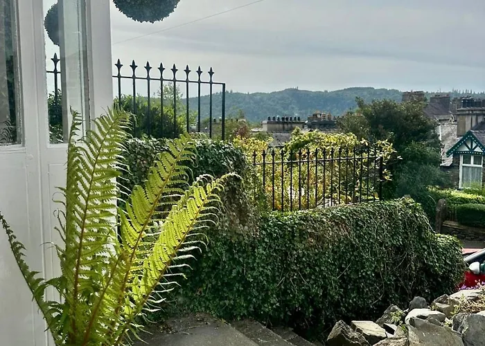 Luxury Pet-friendly 2 Bed Retreat In With Copper Roll-top Bath & Sun Terrace Bowness-on-Windermere